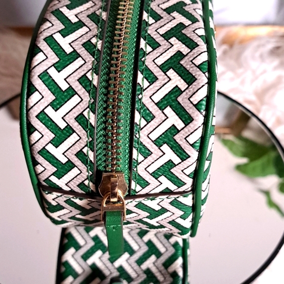 Tory Burch NWTs Cosmetic Pouch - Picture 7 of 10